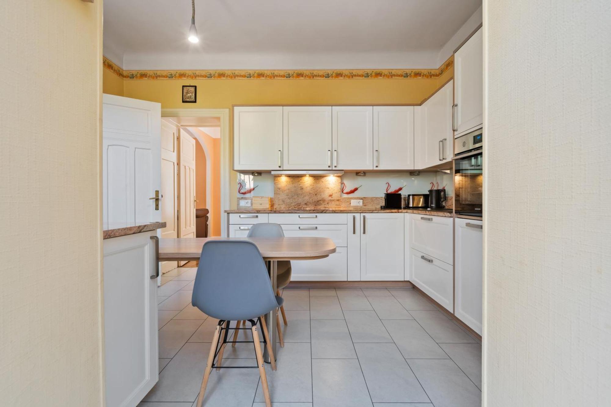 Cozy Townhome Near City Center Free Parking & Wi-fi *