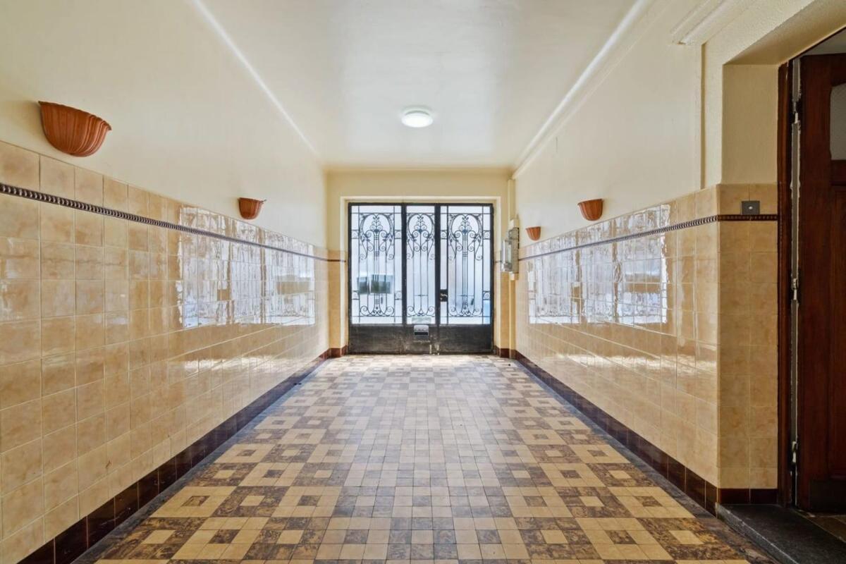 Cozy Townhome Near City Center Free Parking & Wi-fi *