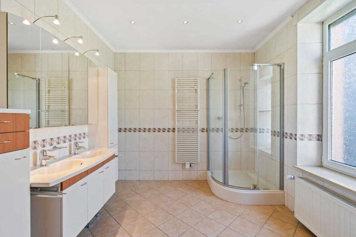 Cozy Townhome Near City Center Free Parking & Wi-fi Lussemburgo