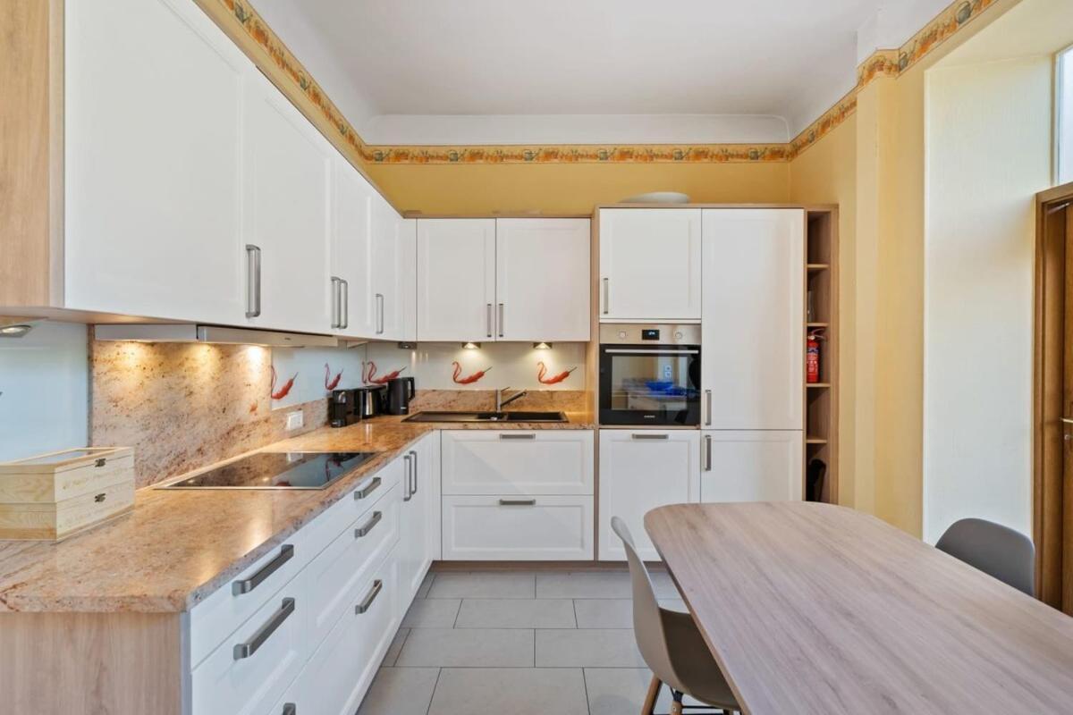 Cozy Townhome Near City Center Free Parking & Wi-fi *