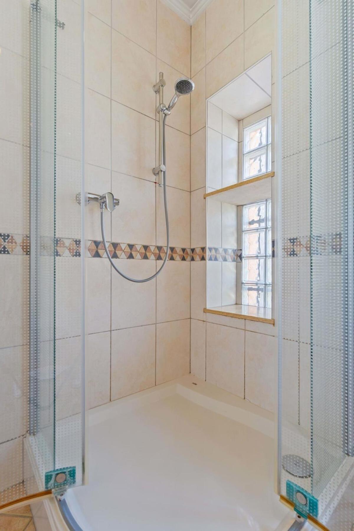 Cozy Townhome Near City Center Free Parking & Wi-fi Lussemburgo